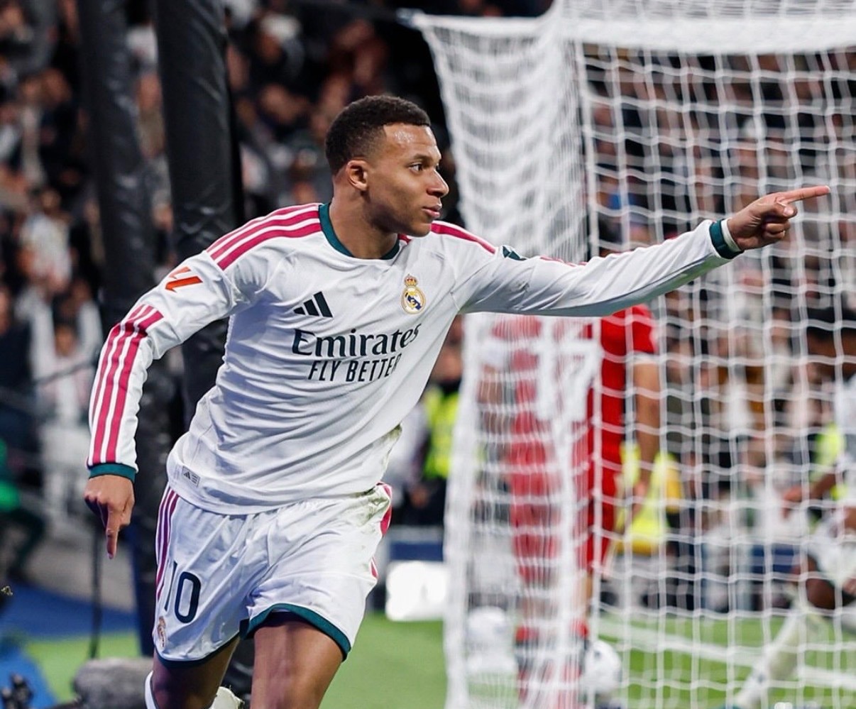 Mbappe is closing in on Benzema's historic European record
