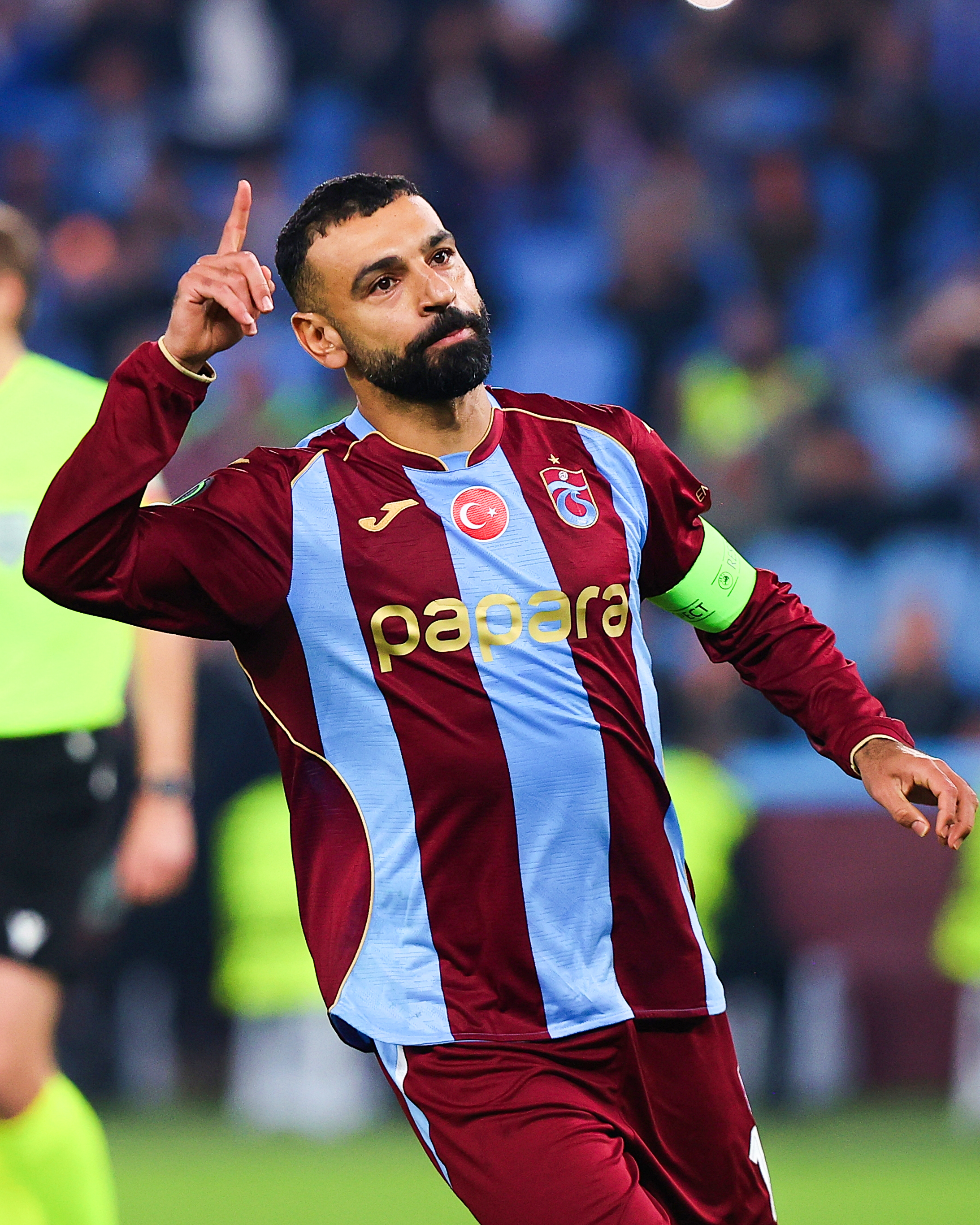 أسطورة مانشستر يتغنى بإنجازات صلاح